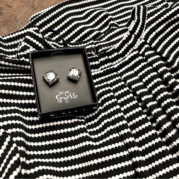 EUC Elle Striped Blouse - Picture 5 of 7